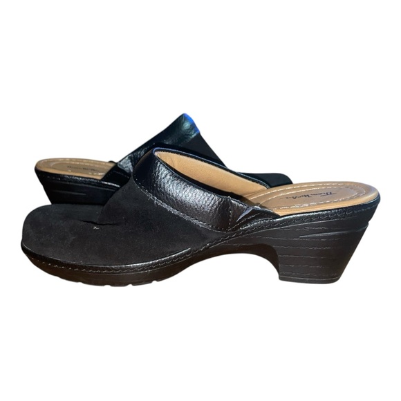 Thom McAn Slip On Clogs Black W/ Flower Accent  #40803 Leather Upper Women’s 8 W - Picture 2 of 12